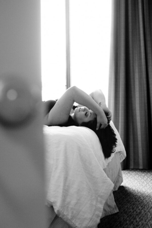 Hotel boudoir session - great cleavage in a few shots