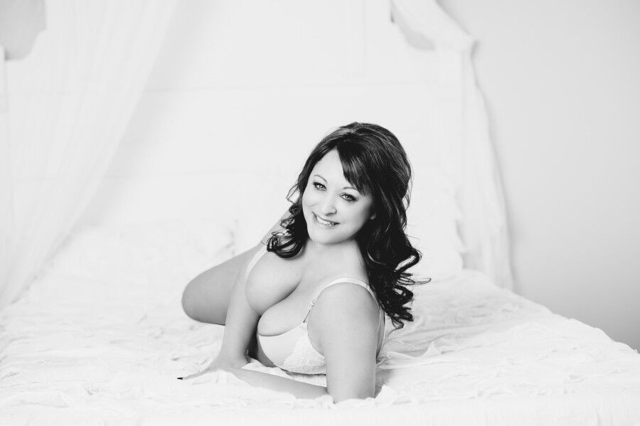 Boudoir shoot with Wendy (and her huge tits)