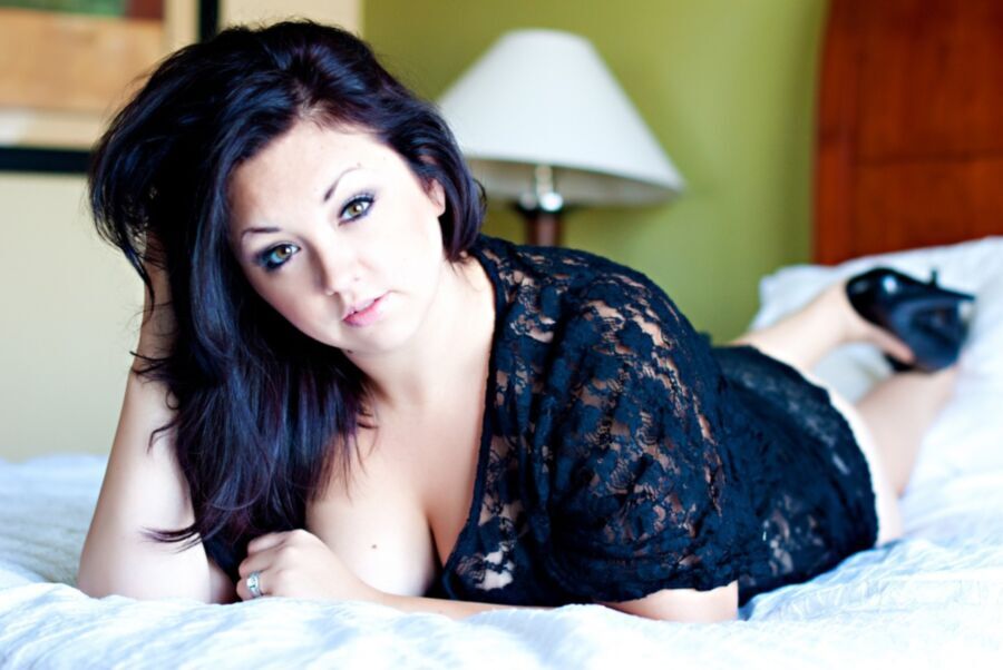 Hotel boudoir session - great cleavage in a few shots