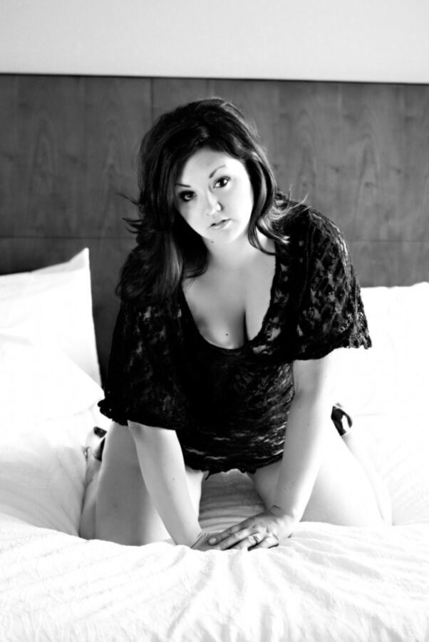 Hotel boudoir session - great cleavage in a few shots