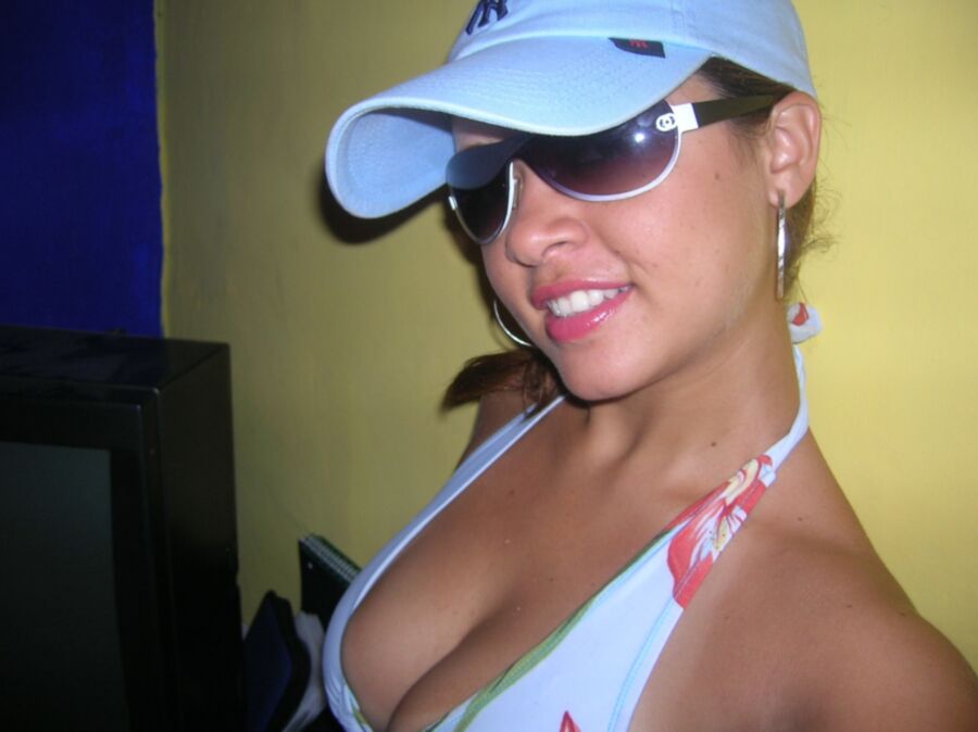 Nena latina de grandes tetas