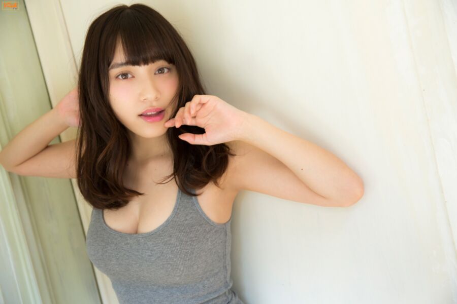 Ídola de biquíni sexy Sayaka Tomaru