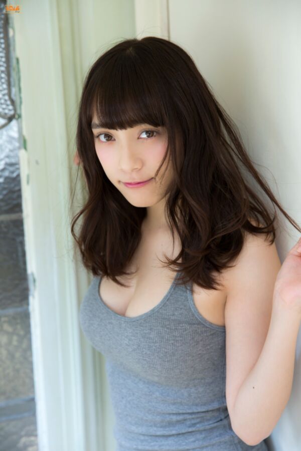 Ídola de biquíni sexy Sayaka Tomaru