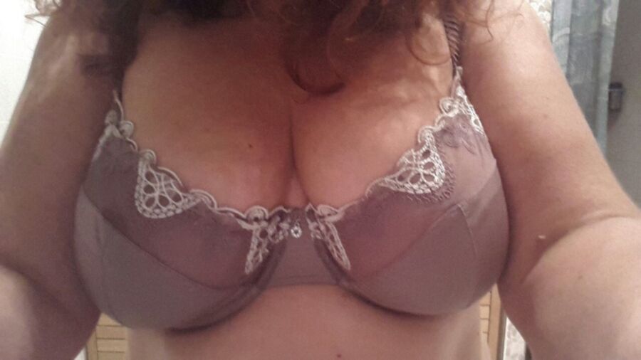 véronique and her big tits in bras