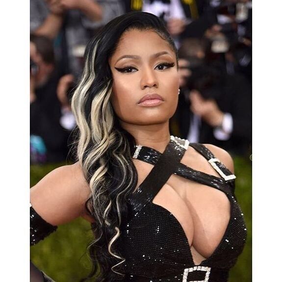 Nicki Minaj Dicker Arsch Dicke Titten (BH)