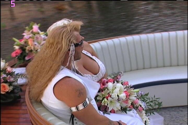 Sexy Beth Chapman mit großen Titten