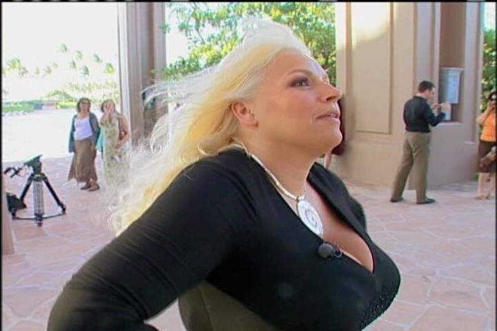 Sexy Beth Chapman mit großen Titten