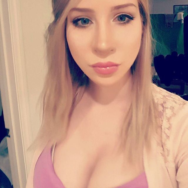 @pnkysparkles Big tits boobs Goddess Big-bosomed SELFIE QUEEN