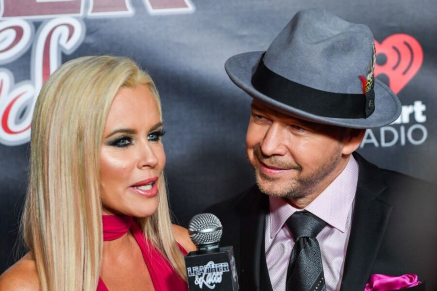 Jenny McCarthy na festa do Super Bowl