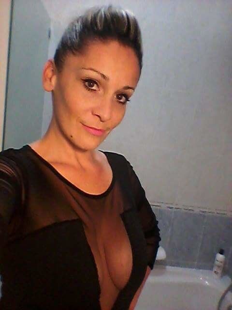 Hot MILF Slut adore prendre des selfies