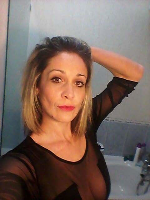 Hot MILF Slut adore prendre des selfies