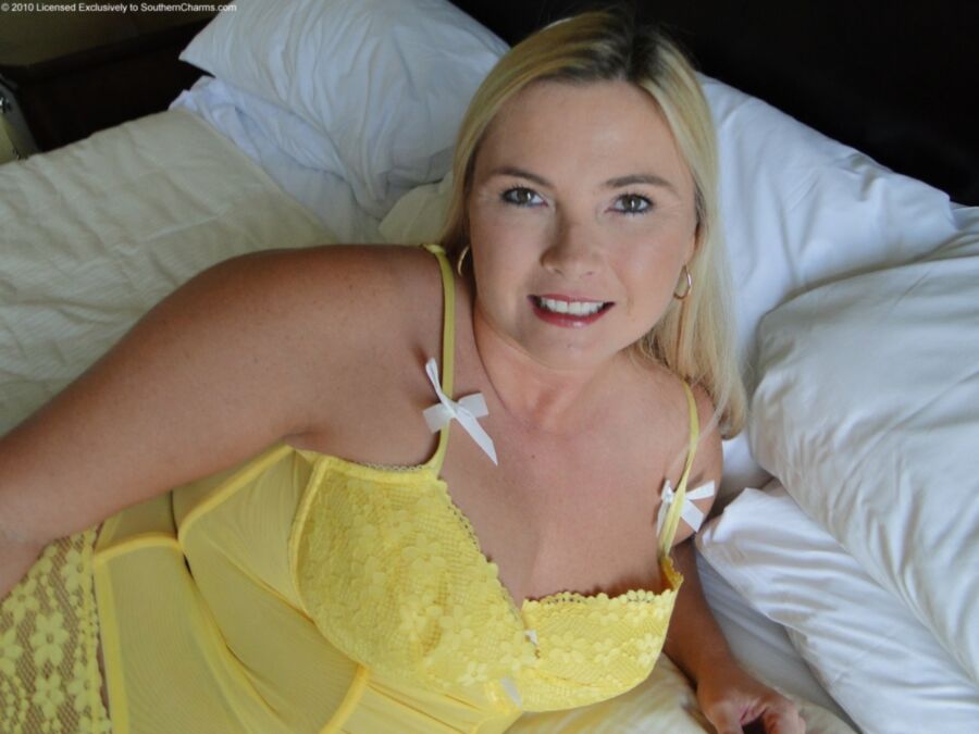 Blond BBW Milf