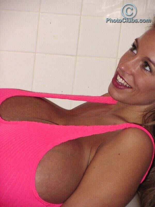 Chelsea Charms- Pink Shirt Bathtub