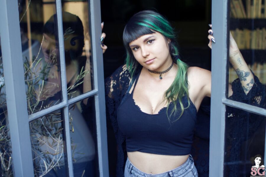 SuicideGirls - Linda Gordinha Lusia Botanica