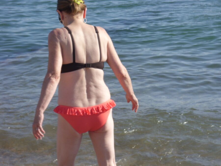 MILF amateur en la playa