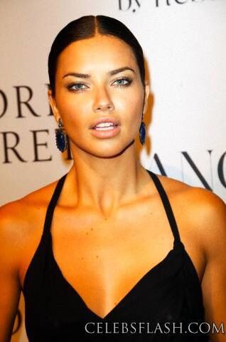 Adriana Lima - Nua, Topless, Sem Sutiã, Fotos See Thru