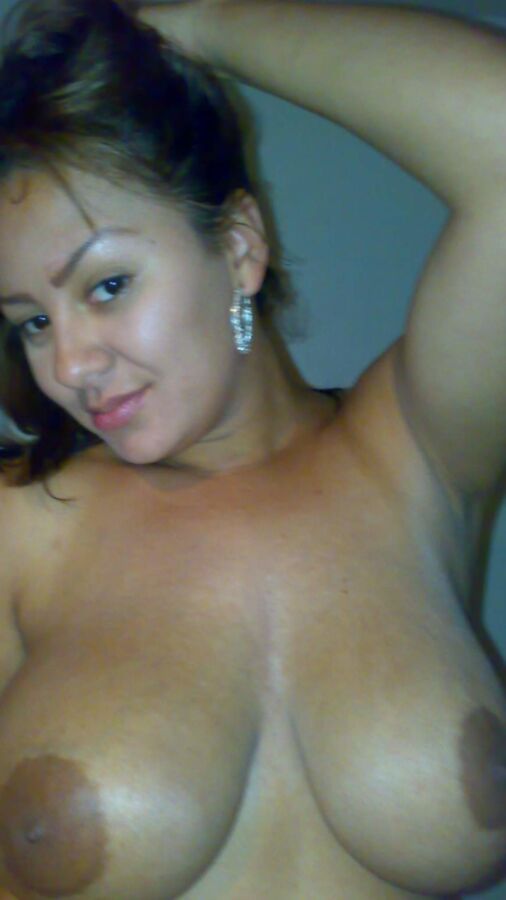 LATINA GROS SEINS PARFAITS