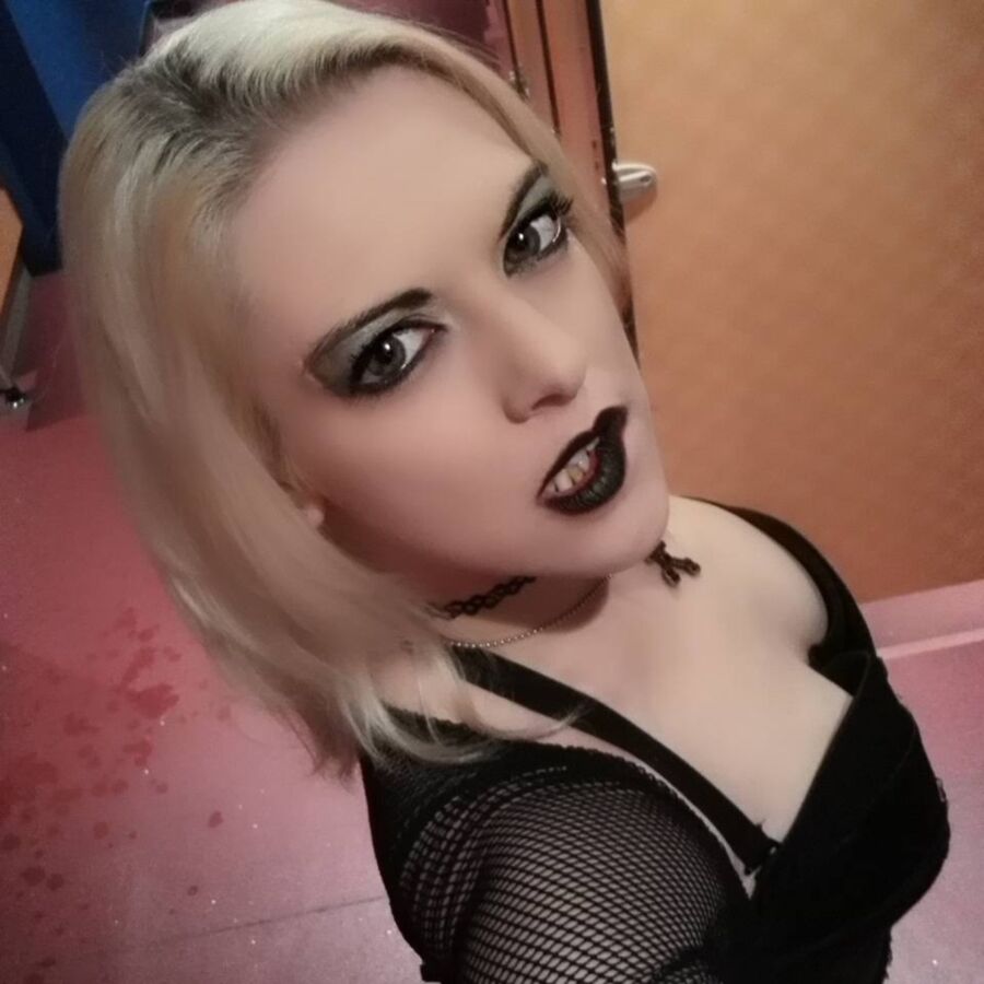 Beccy the gothic slut