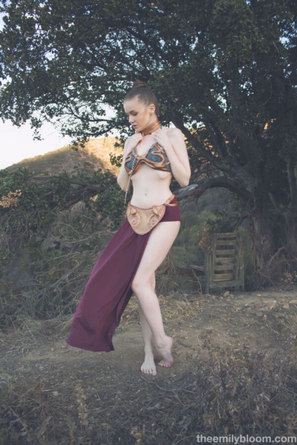 Cosplay - Emily Bloom como la princesa Leia esclava