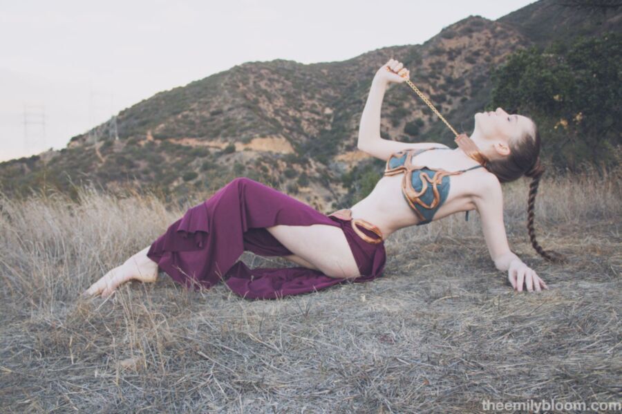 Cosplay - Emily Bloom como la princesa Leia esclava