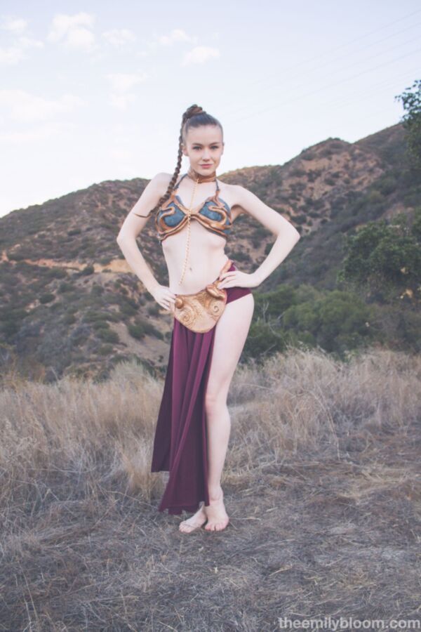 Cosplay - Emily Bloom como la princesa Leia esclava