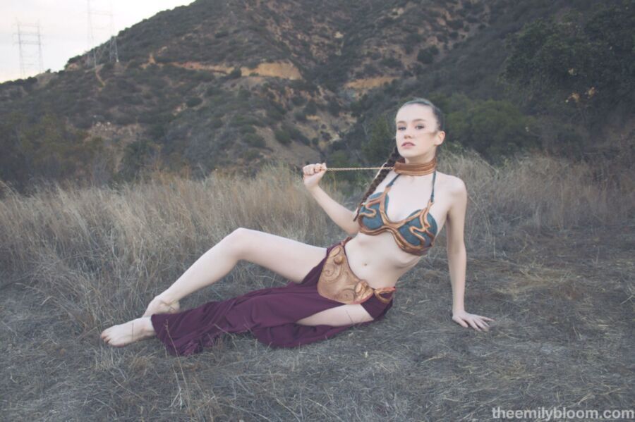 Cosplay - Emily Bloom como la princesa Leia esclava