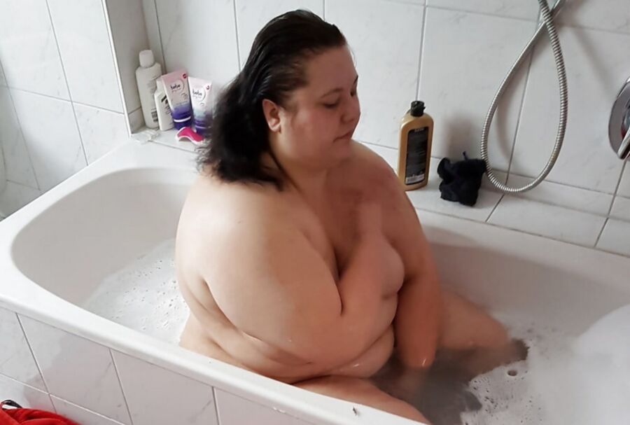 Amateur Fat Pig Melanie Duschaufnahmen