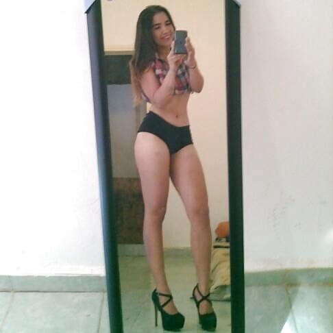 VICKY TEEN LATINA BEATUFUL LEGS DE FACEBOOK