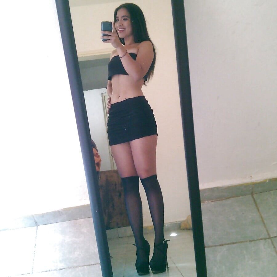 VICKY TEEN LATINA BEATUFUL LEGS DE FACEBOOK