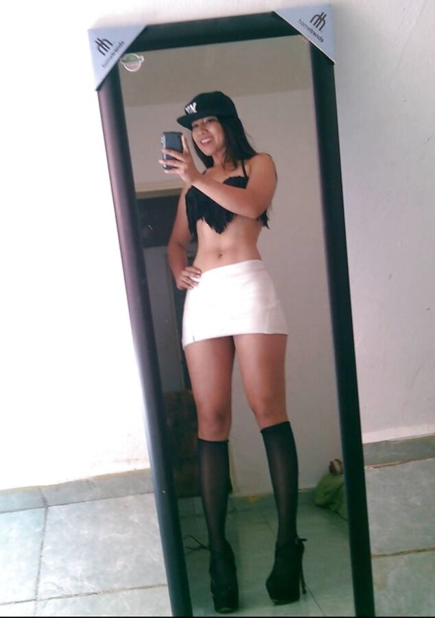 VICKY TEEN LATINA BEATUFUL LEGS DE FACEBOOK