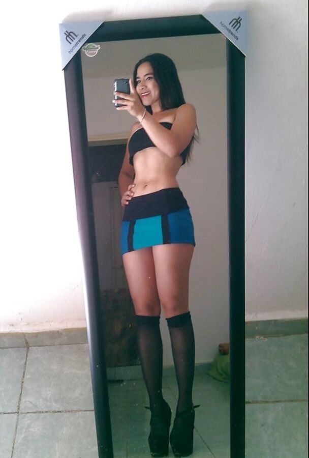 VICKY TEEN LATINA BEATUFUL LEGS DE FACEBOOK