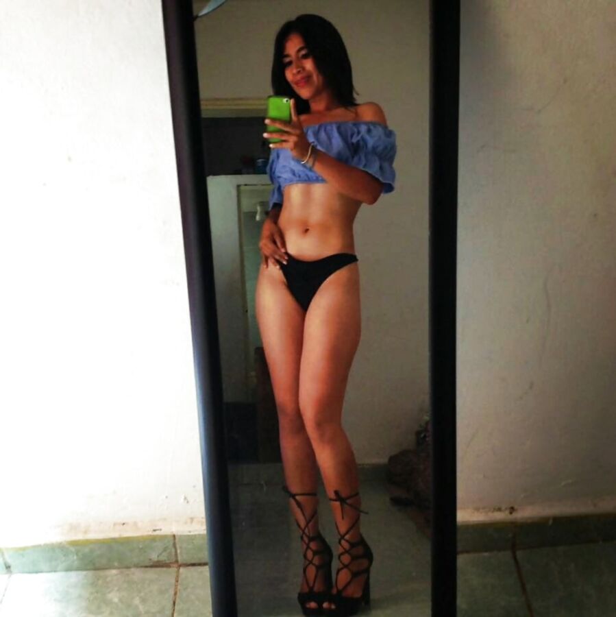 VICKY TEEN LATINA BEATUFUL LEGS DE FACEBOOK