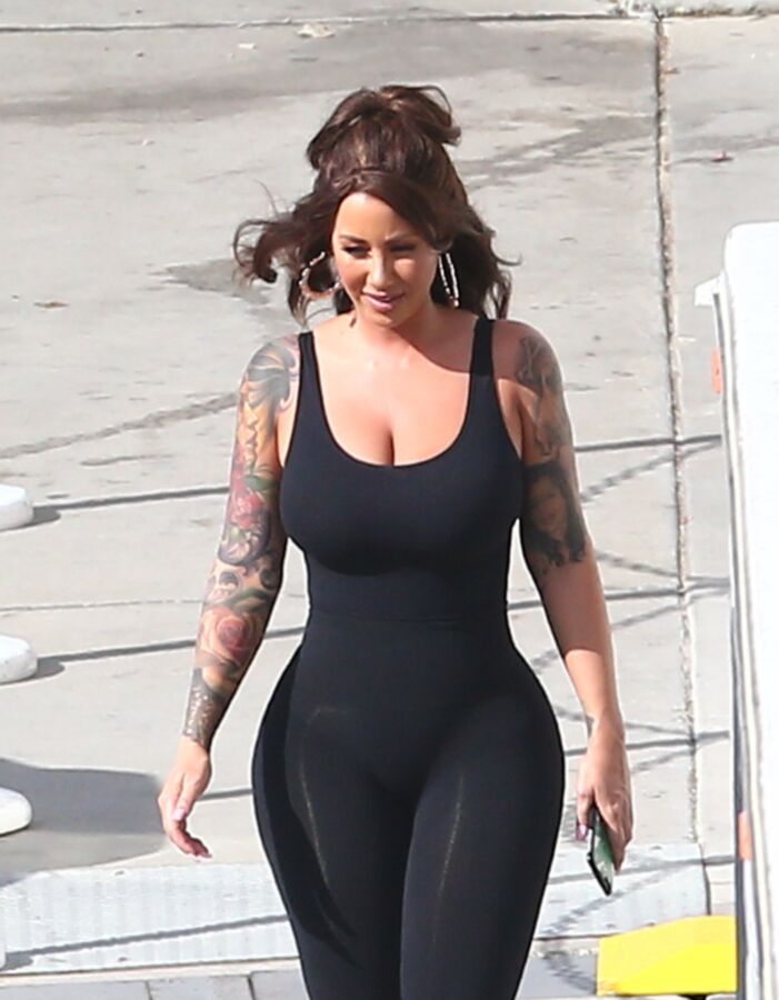 Amber Rose en pantalones ajustados