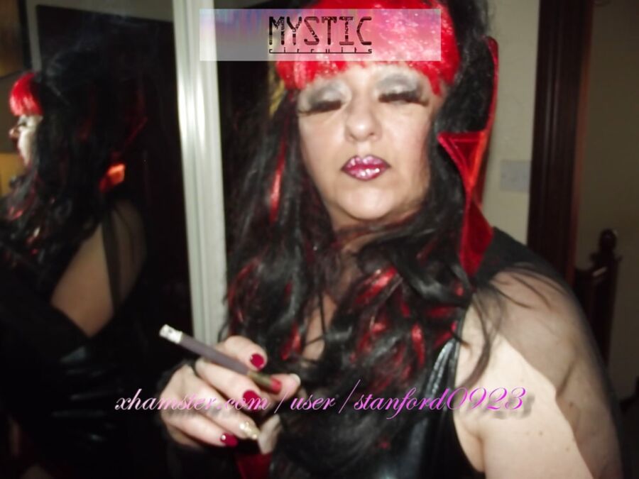 SMOKING MYSTIC