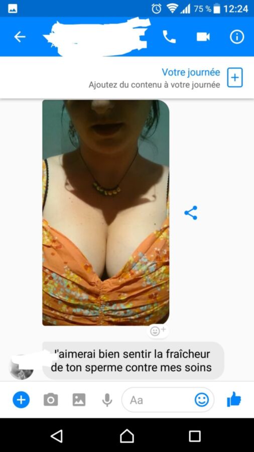 Mulher gostosa mandando mensagens de texto