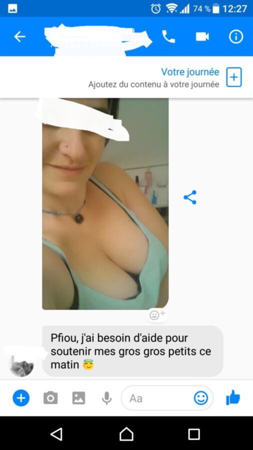 Mulher gostosa mandando mensagens de texto