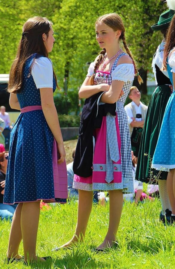 Fesche Madln im Dirndl zum Einundsiebzigst`n