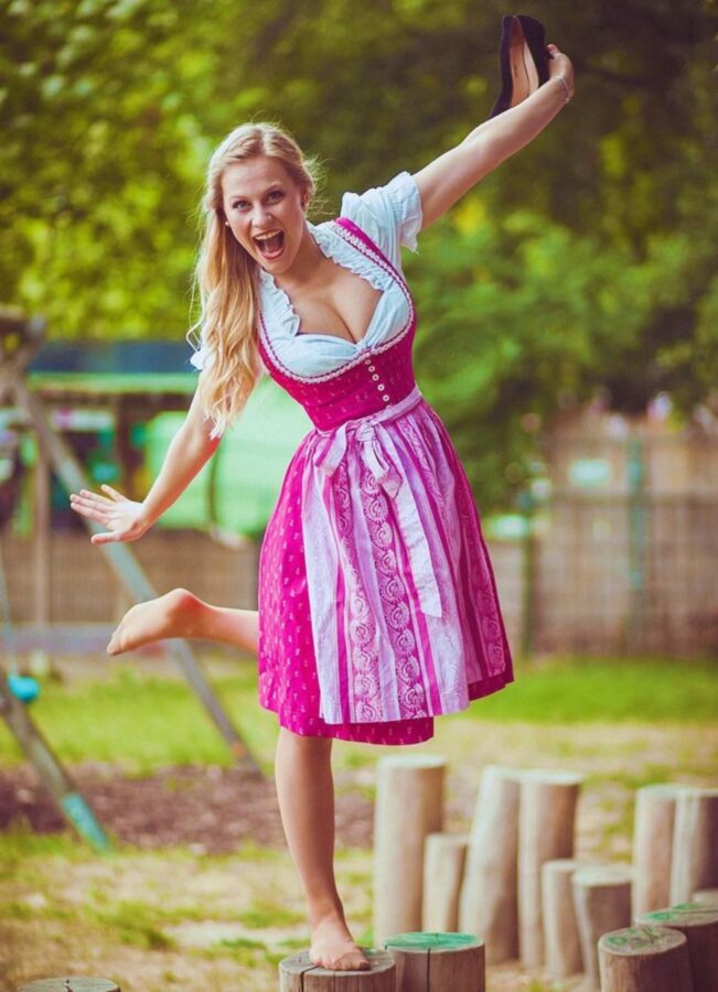 Fesche Madln im Dirndl zum Einundsiebzigst`n