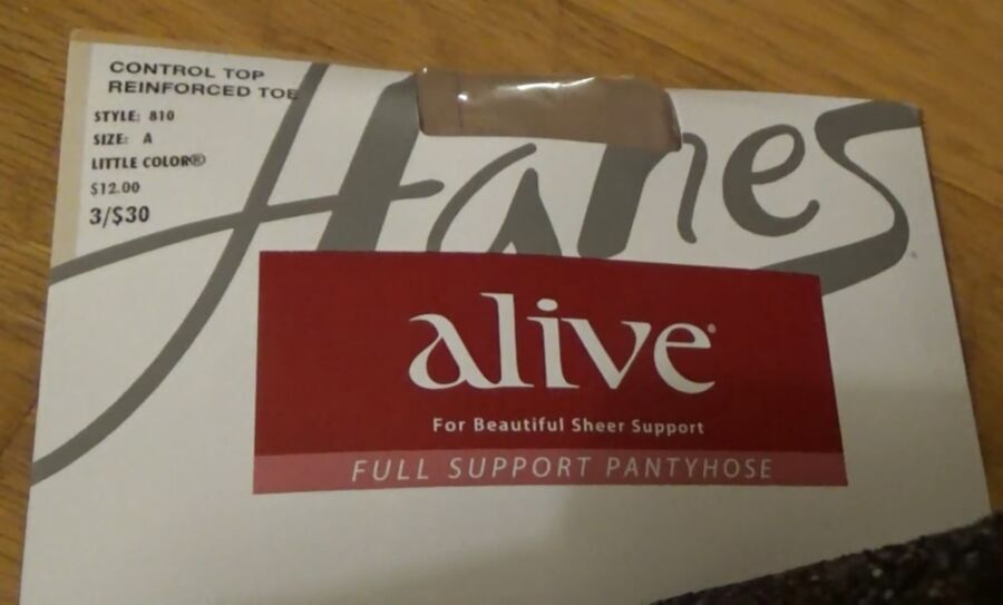 Люсиль в колготках Hanes