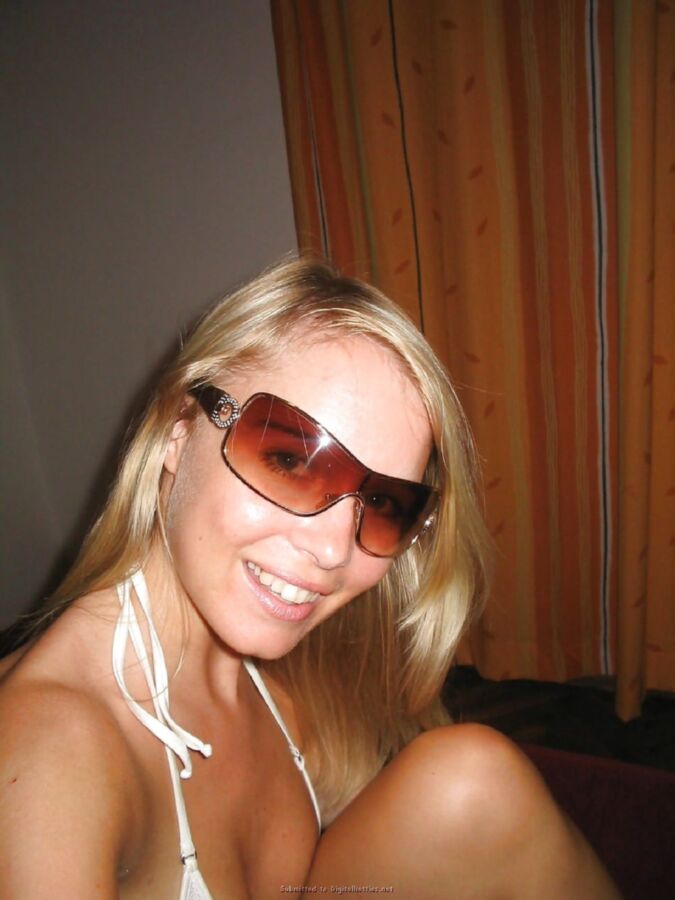 Milf rubia cachonda