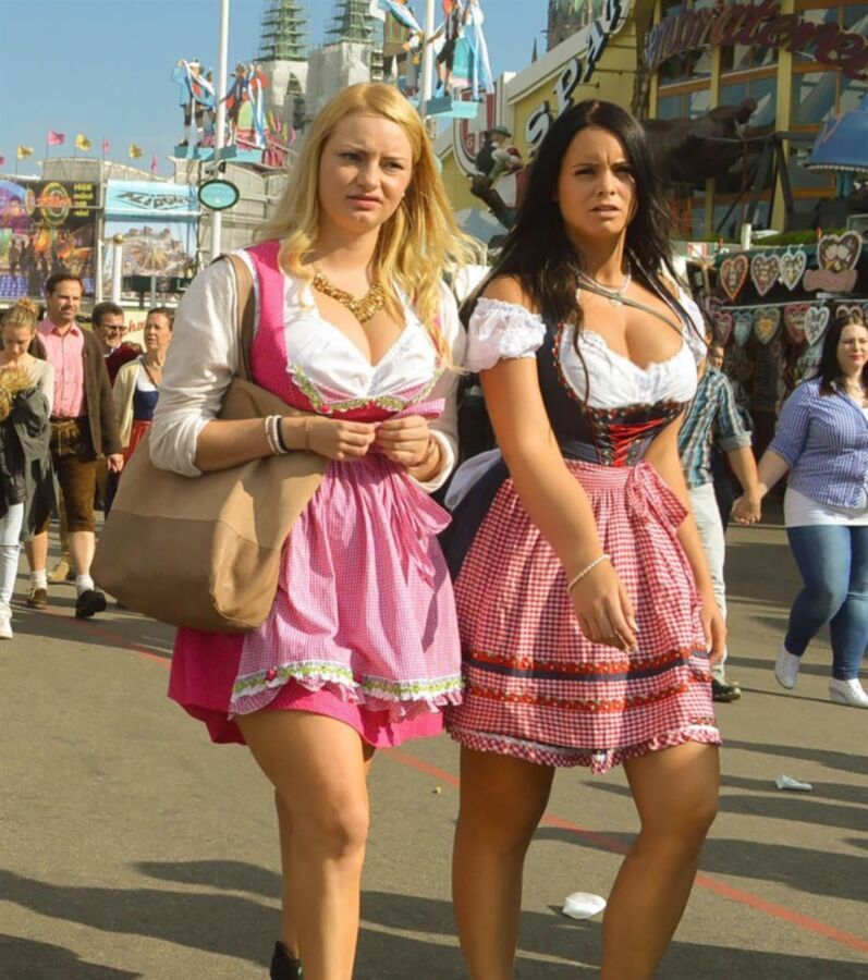 Fesche Madln im Dirndl zum Achtzigst`n