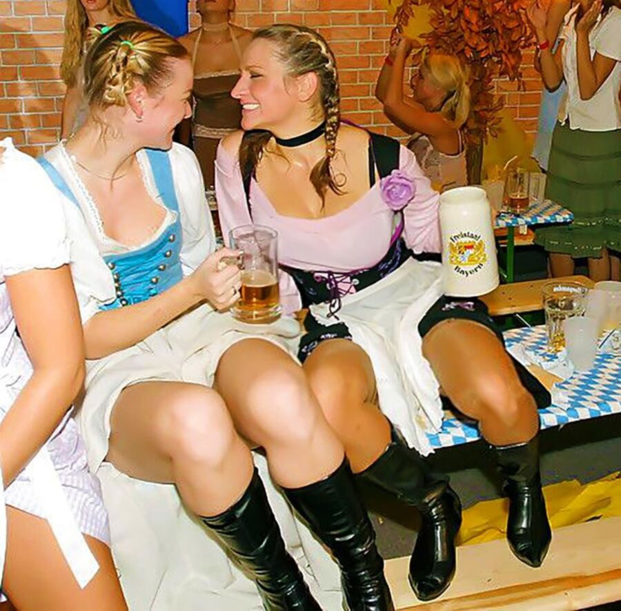 Fesche Madln im Dirndl zum Achtzigst`n