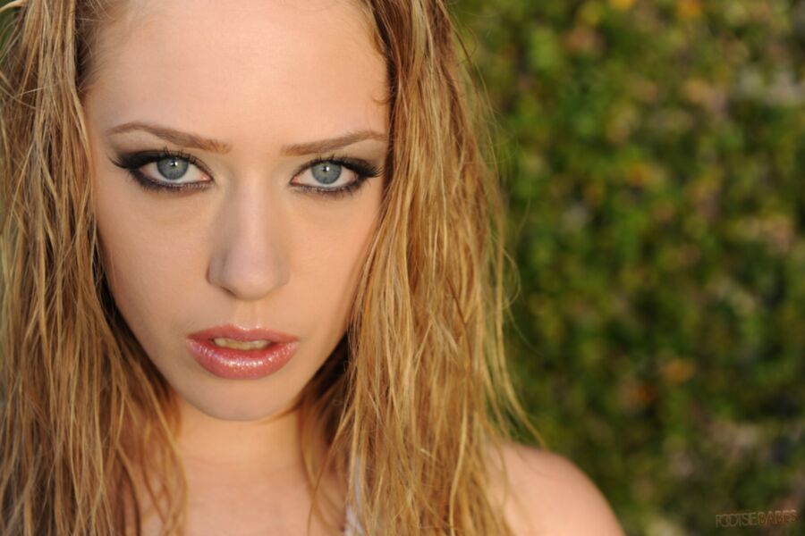 Kagney Linn Karter