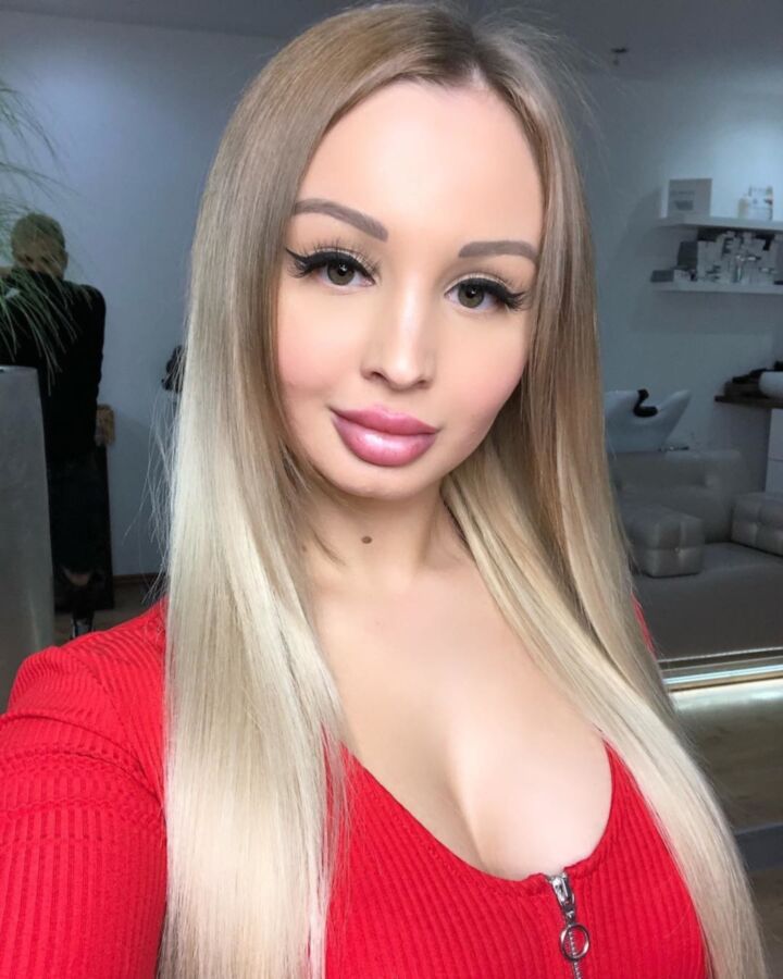 Blonde Busty Bimbo Teen