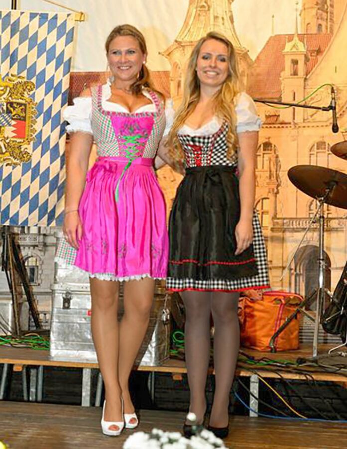 Fesche Madln im Dirndl zum Hundertachtundviersigst`n