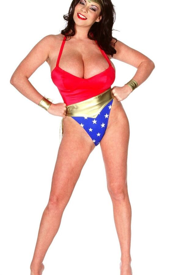 Super-herói Linsey Dawn