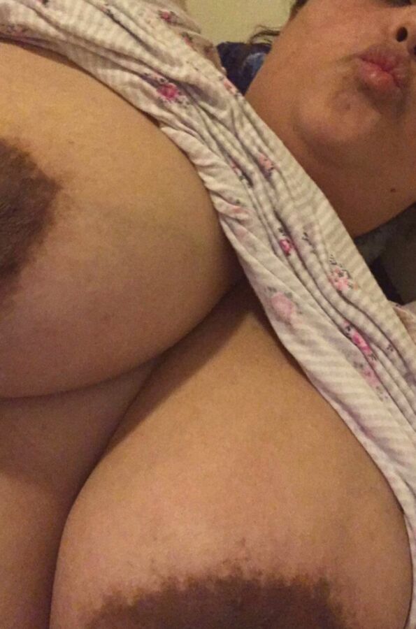 Inez Latina BBW mit den großen Nippeln