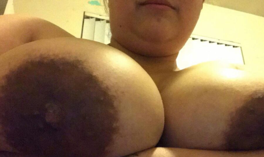 Inez Latina BBW mit den großen Nippeln