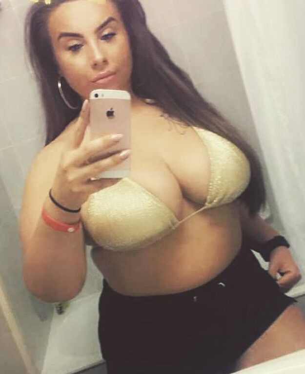 Michelle la salope aux gros seins