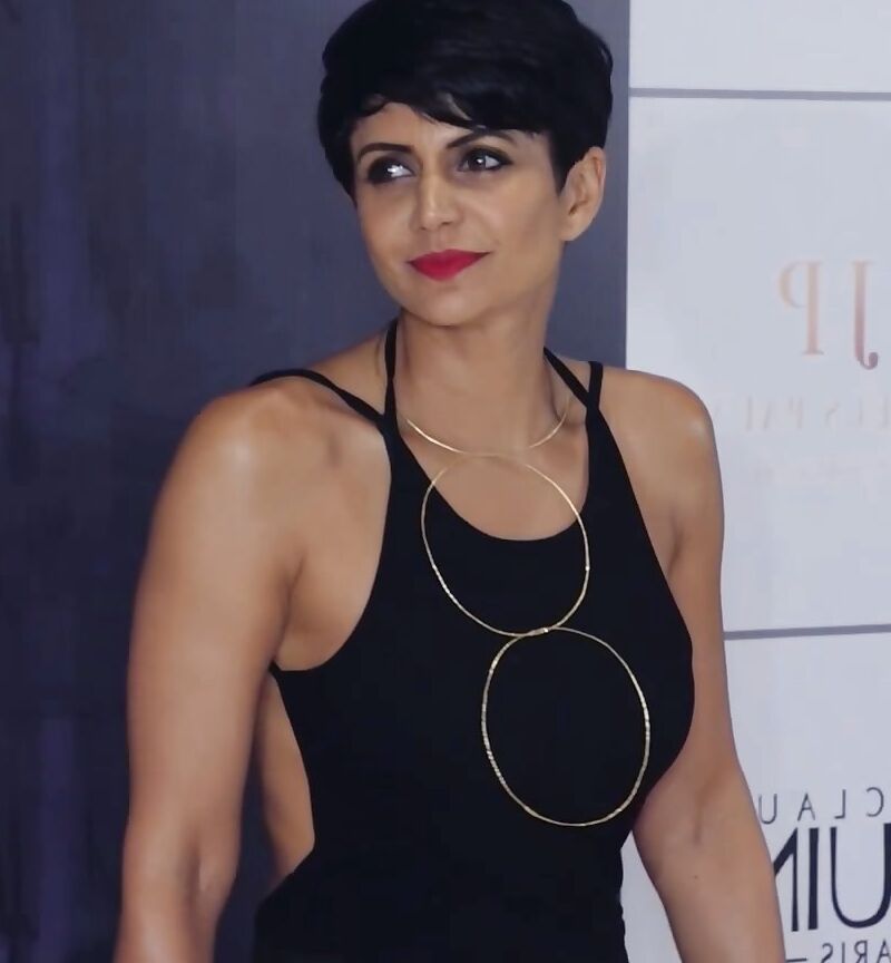 Mandira Bedi- Indian Babe Glamorous in Backless Revealing Outfit